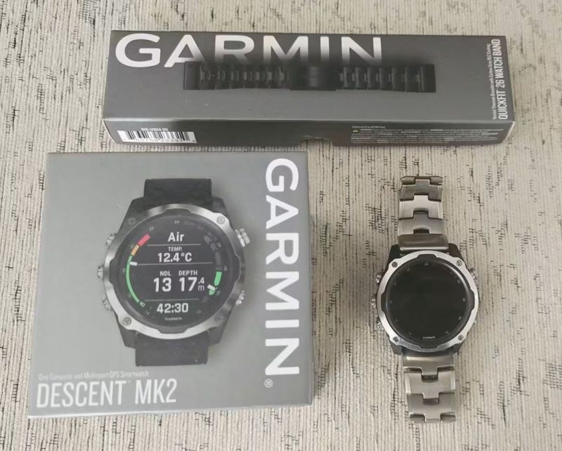 Garmin Descent Mk2 búváróra + Prémium Titánium szíj és szilikon szíjak